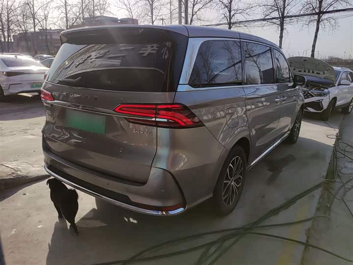 Фото 7 - Roewe iMax 8 EV