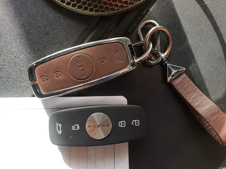 Фото 9 - Roewe iMax 8 EV