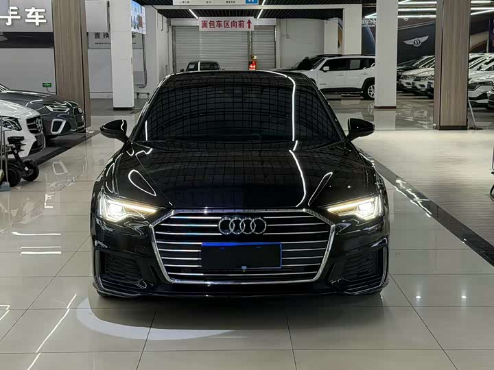 Фото 5 - Audi A6L