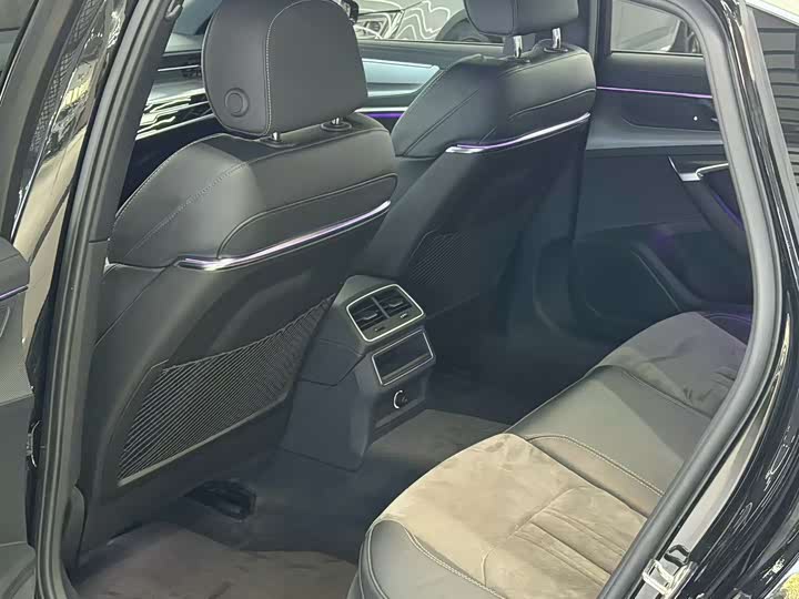 Фото 8 - Audi A6L