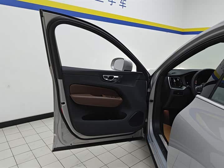 Фото 7 - Volvo XC60