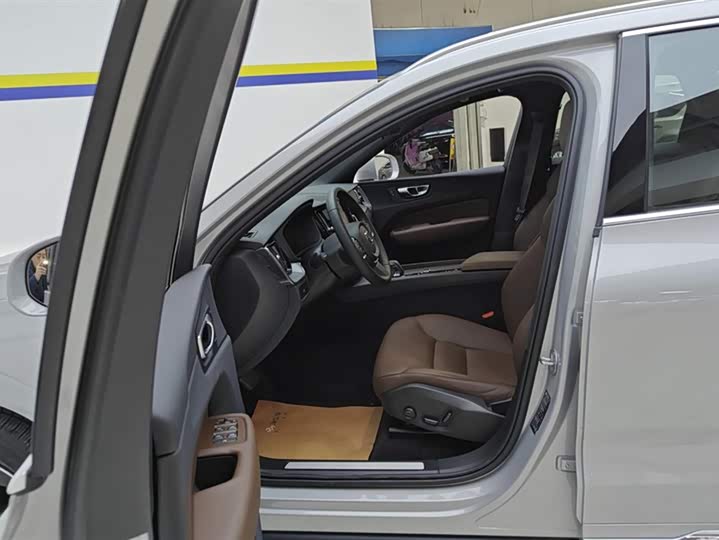 Фото 9 - Volvo XC60