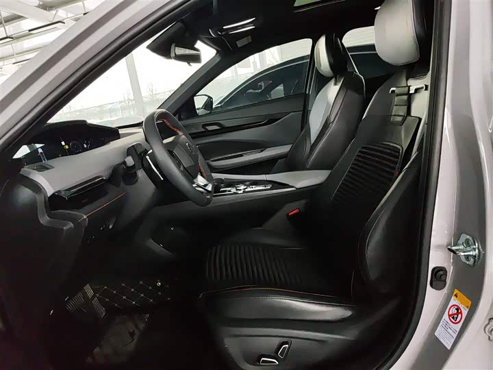 Фото 8 - Changan UNI-V