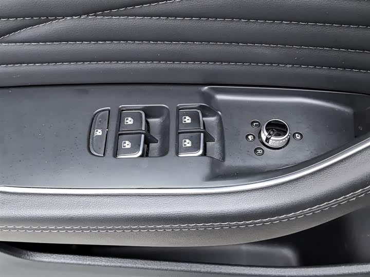 Фото 9 - Hongqi HS5