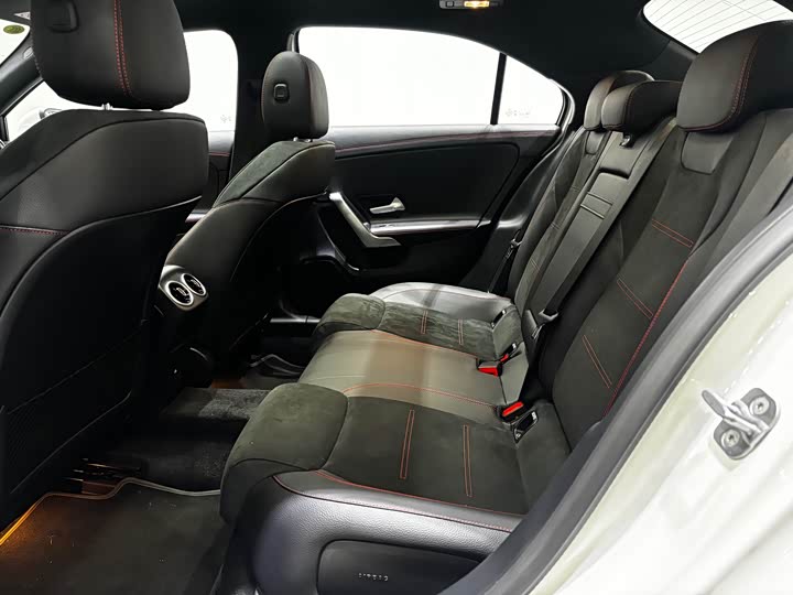 Фото 9 - Mercedes-Benz A-Class