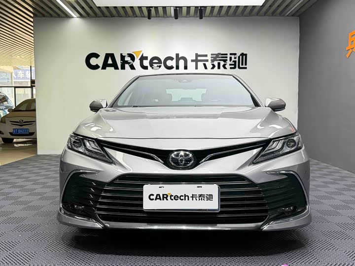 Фото 1 - Toyota Camry