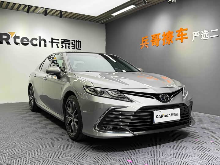 Фото 3 - Toyota Camry