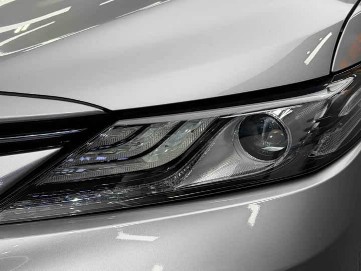 Фото 4 - Toyota Camry