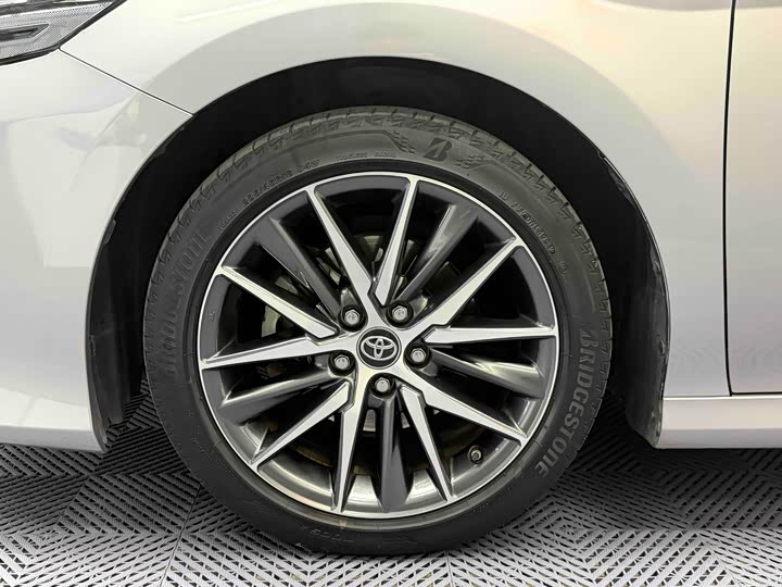 Фото 5 - Toyota Camry