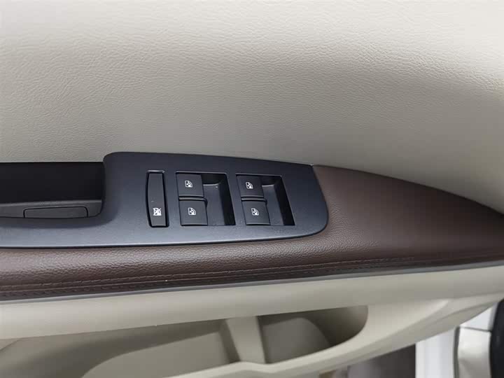 Фото 9 - Buick GL8 ES