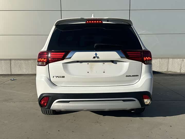 Фото 2 - Mitsubishi Outlander