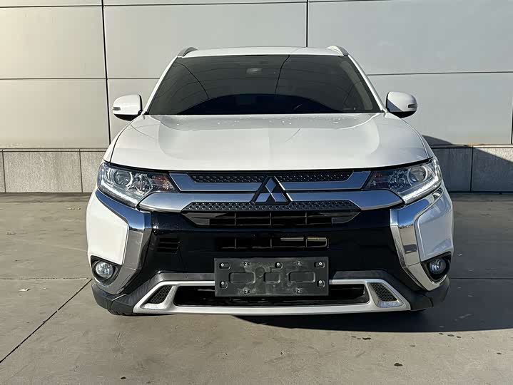 Фото 4 - Mitsubishi Outlander