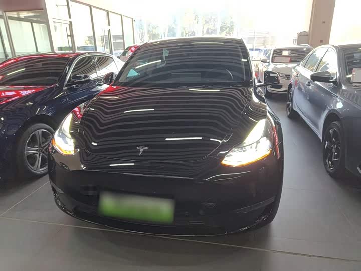 Фото 3 - Tesla Model Y