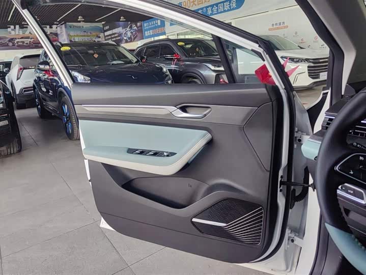 Фото 7 - Geely Emgrand GS