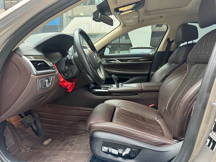 Фото 4 - BMW 7 Series