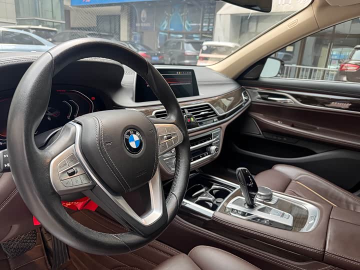 Фото 5 - BMW 7 Series