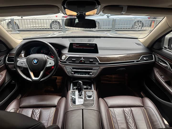 Фото 8 - BMW 7 Series