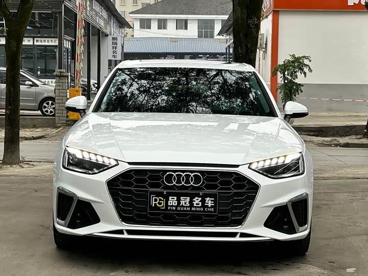 Фото 2 - Audi A4L