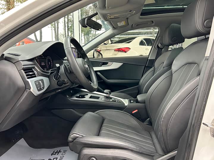 Фото 4 - Audi A4L