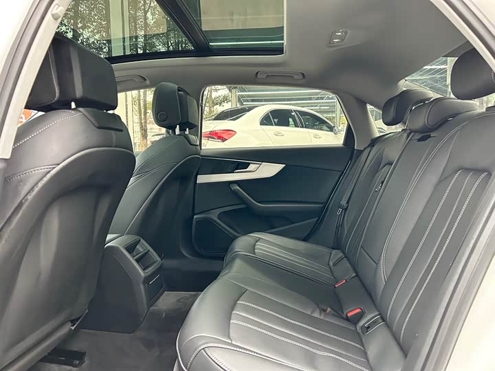 Фото 6 - Audi A4L