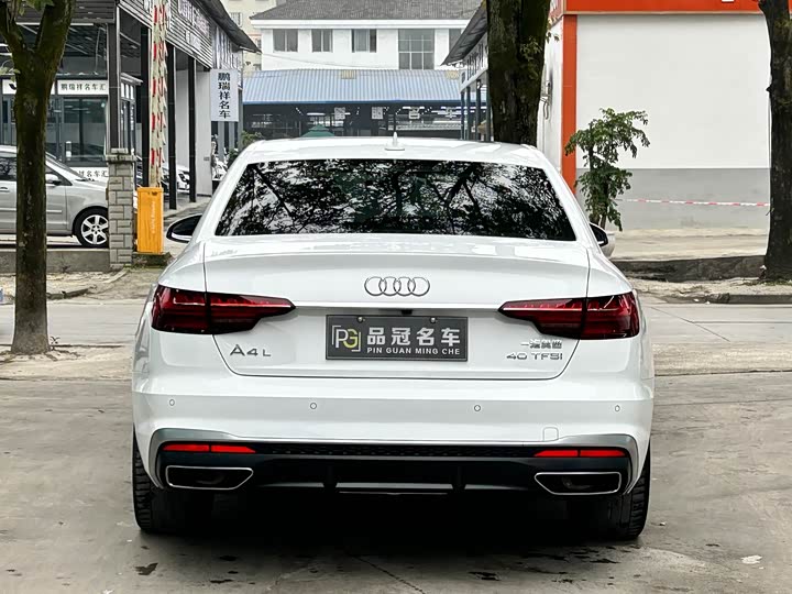 Фото 8 - Audi A4L