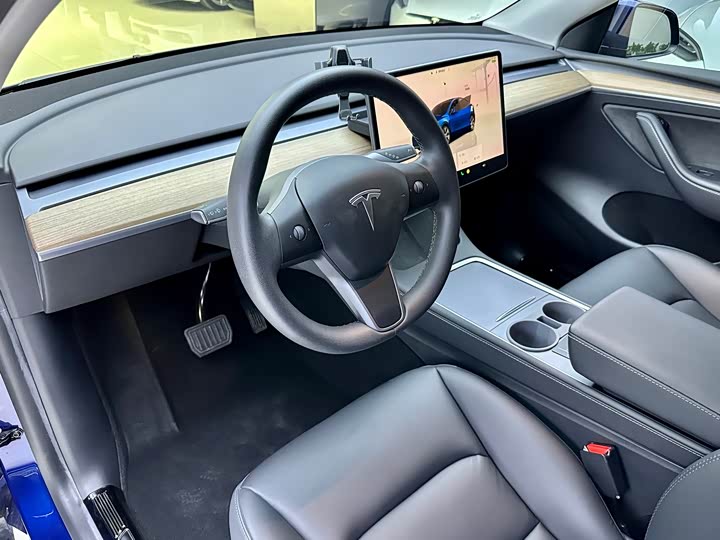 Фото 8 - Tesla Model Y
