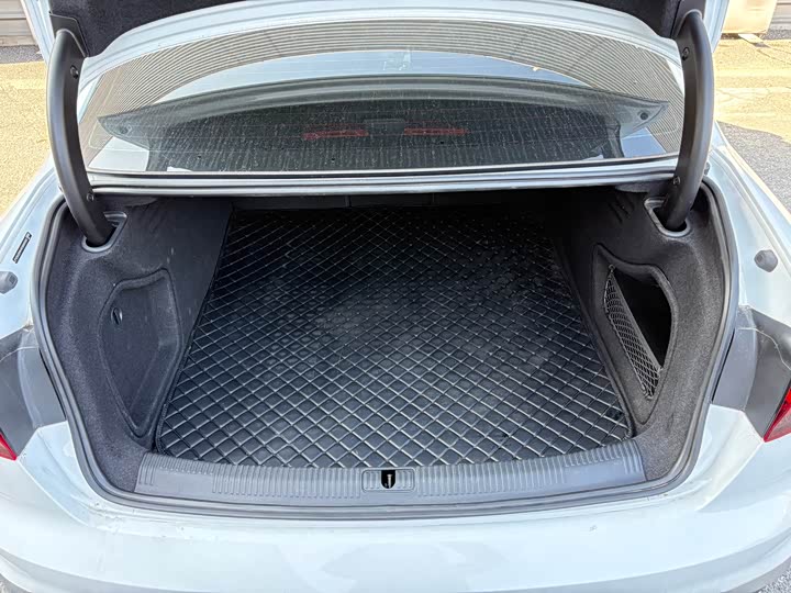 Фото 8 - Audi A4L