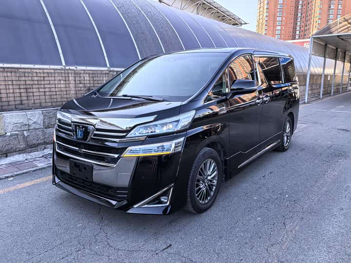 Фото 1 - Toyota Vellfire
