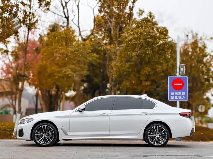 Фото 3 - BMW 5 Series