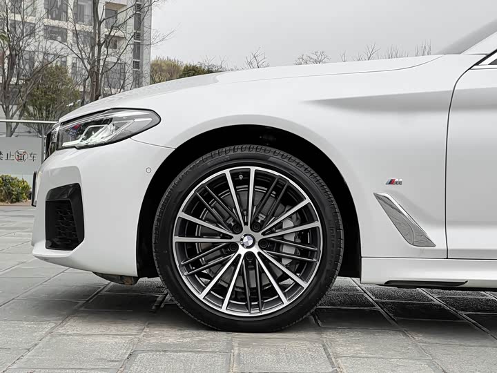 Фото 6 - BMW 5 Series