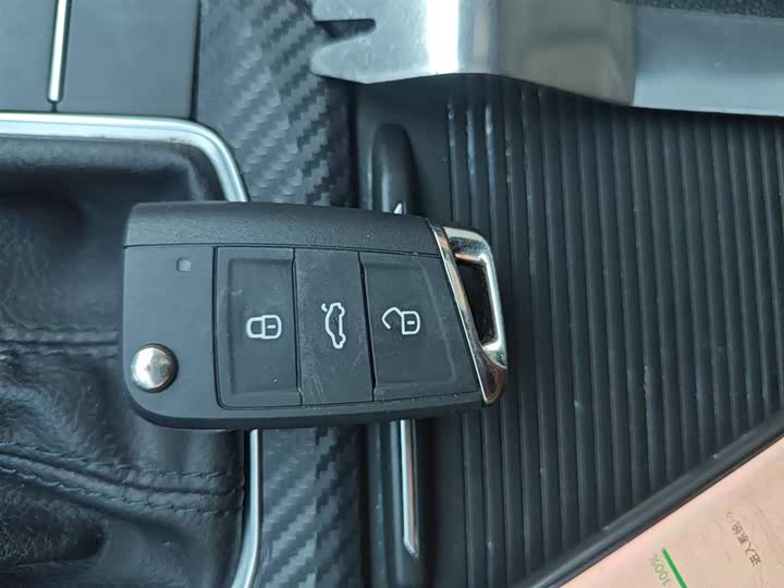 Фото 9 - Volkswagen Sagitar L