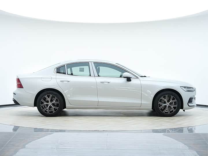 Фото 4 - Volvo S60