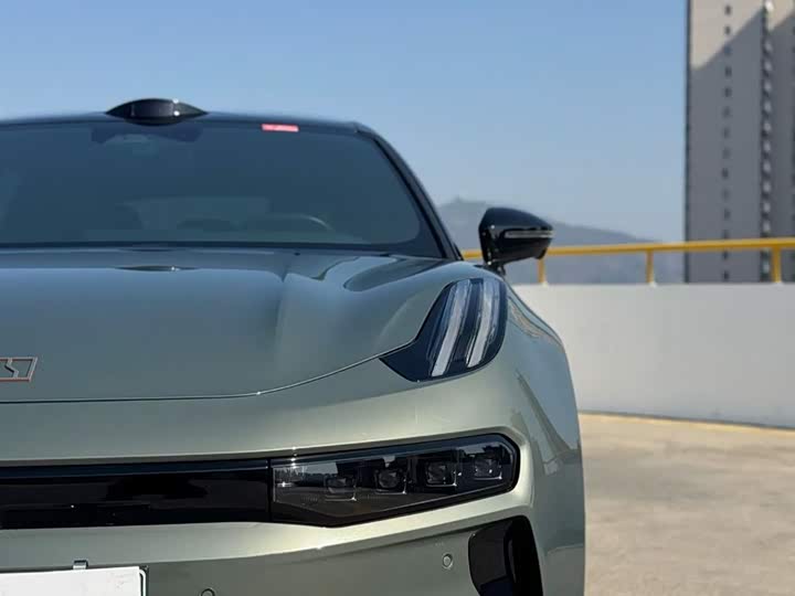 Фото 4 - Zeekr 001