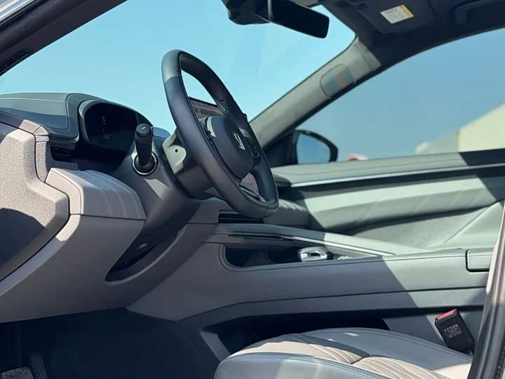 Фото 6 - Zeekr 001