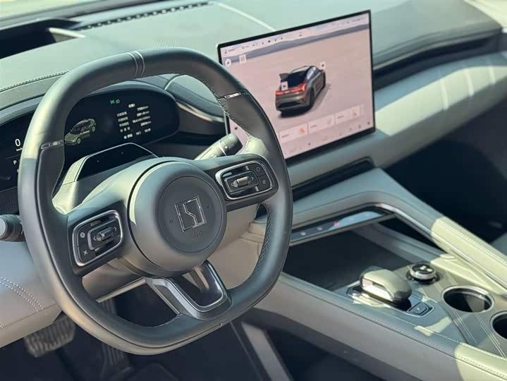 Фото 7 - Zeekr 001