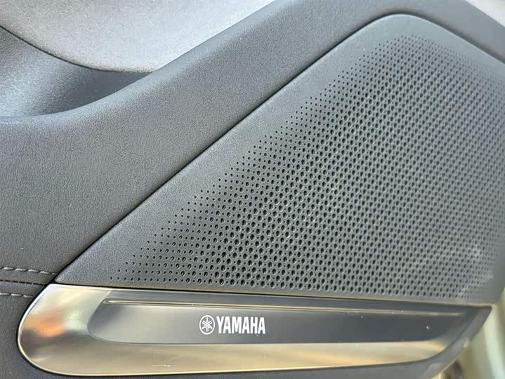 Фото 9 - Zeekr 001