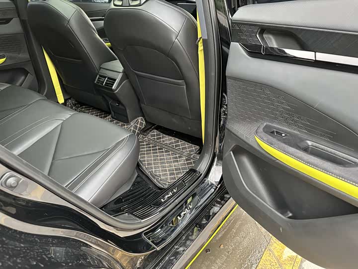 Фото 8 - Changan UNI-V