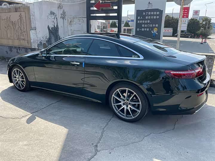 Фото 3 - Mercedes-Benz E-Class