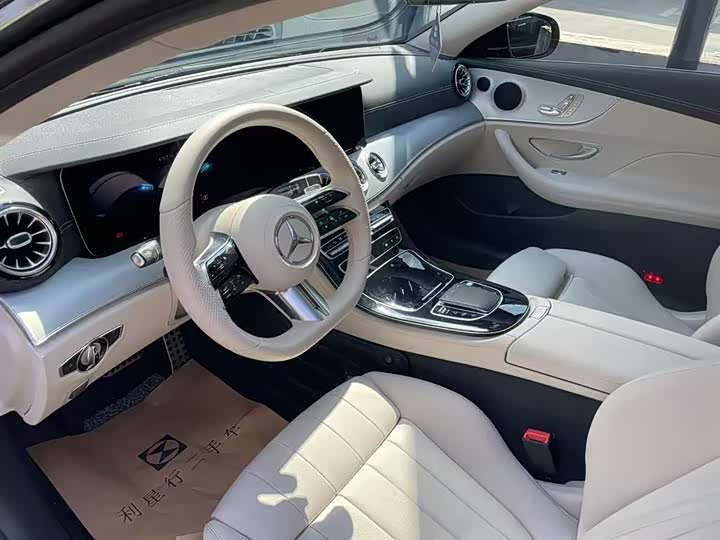 Фото 4 - Mercedes-Benz E-Class