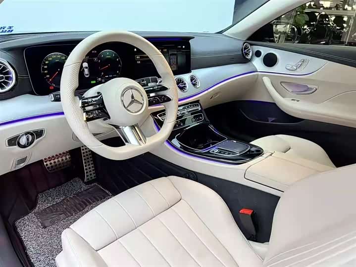 Фото 5 - Mercedes-Benz E-Class