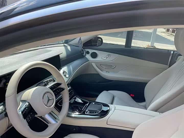 Фото 7 - Mercedes-Benz E-Class