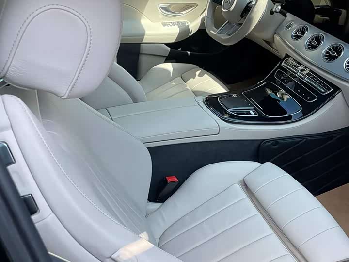 Фото 9 - Mercedes-Benz E-Class