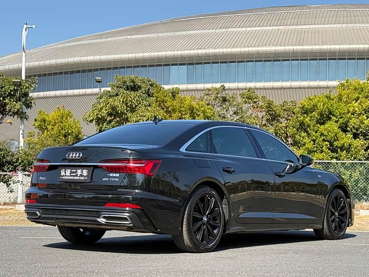 Фото 4 - Audi A6L