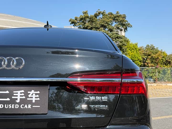 Фото 8 - Audi A6L