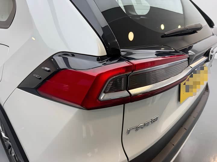 Фото 7 - Toyota Wildlander