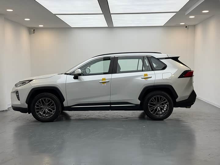 Фото 8 - Toyota Wildlander