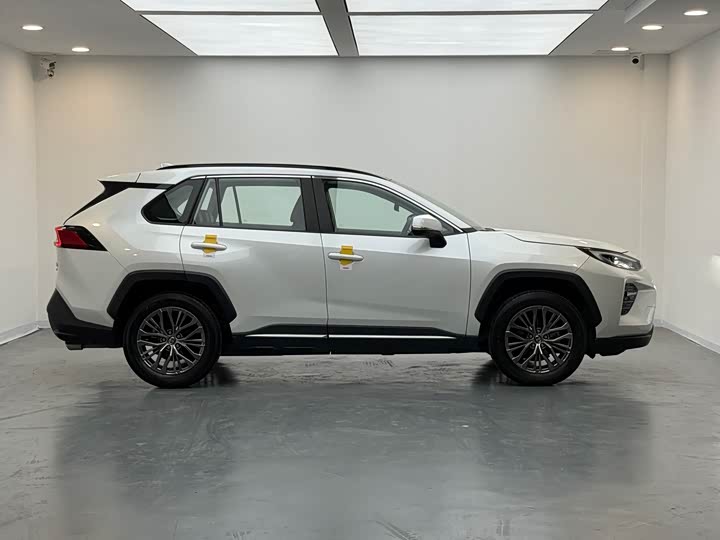 Фото 9 - Toyota Wildlander