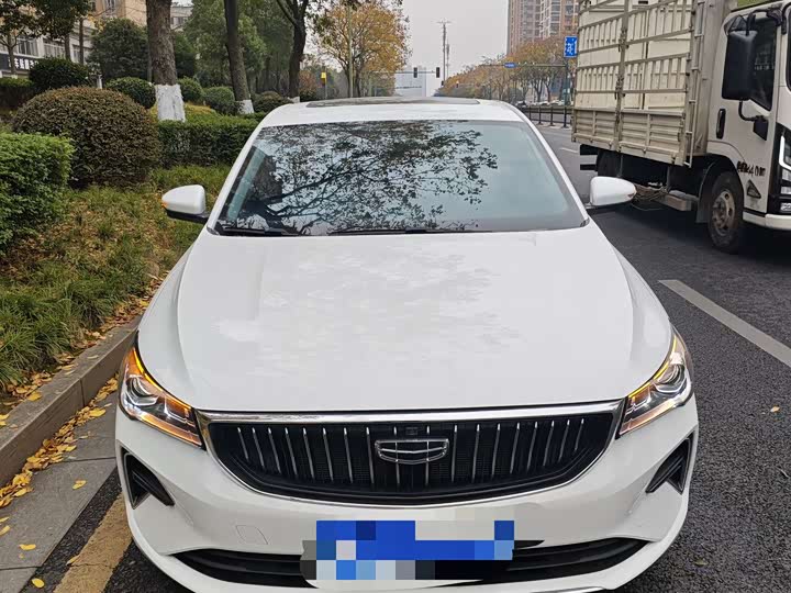 Фото 2 - Geely Emgrand