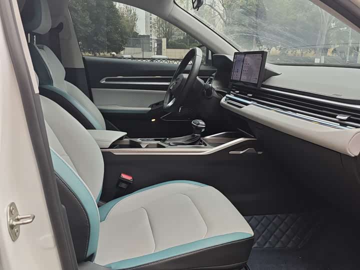 Фото 4 - Geely Emgrand