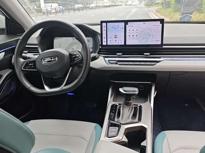 Фото 6 - Geely Emgrand